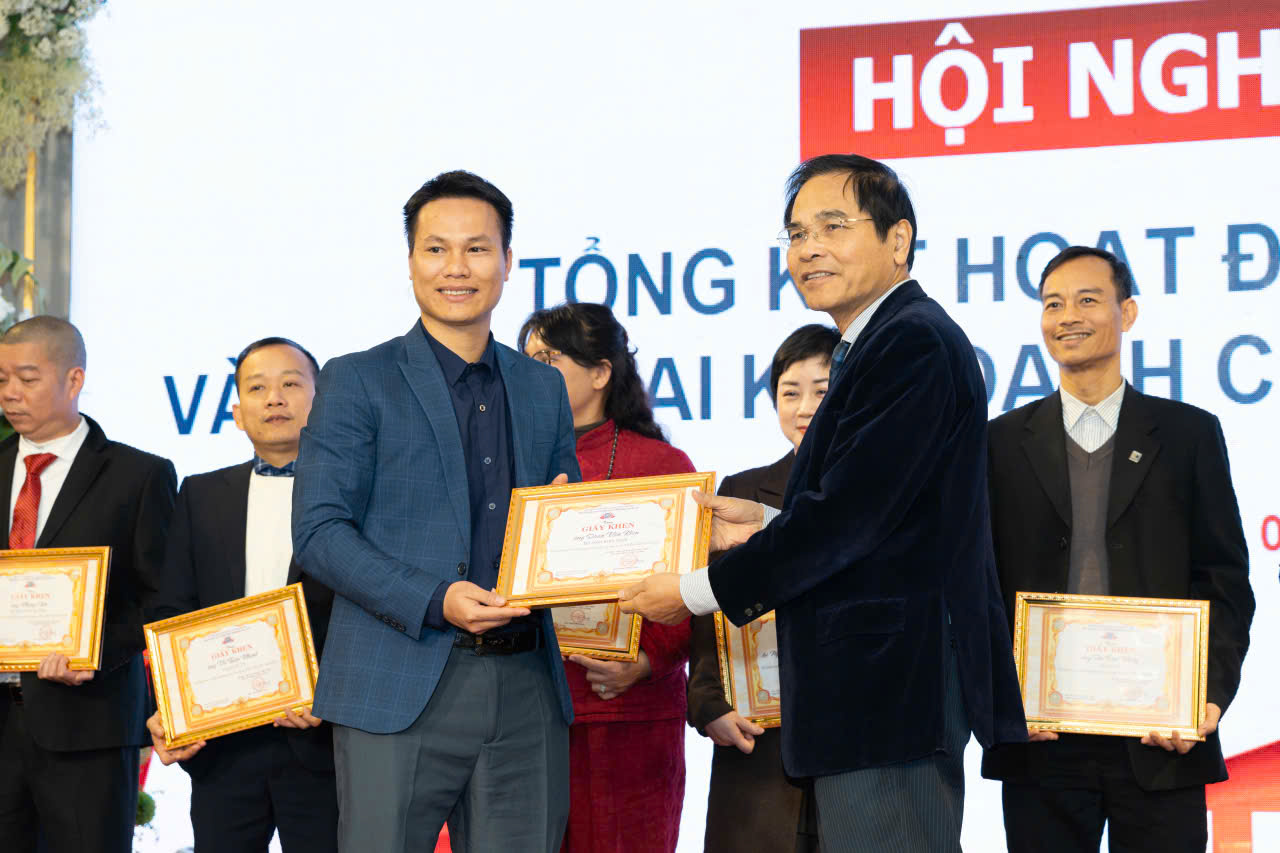 Lễ Vinh danh Thầy Doãn Văn Kiên tại Hội nghị Viện