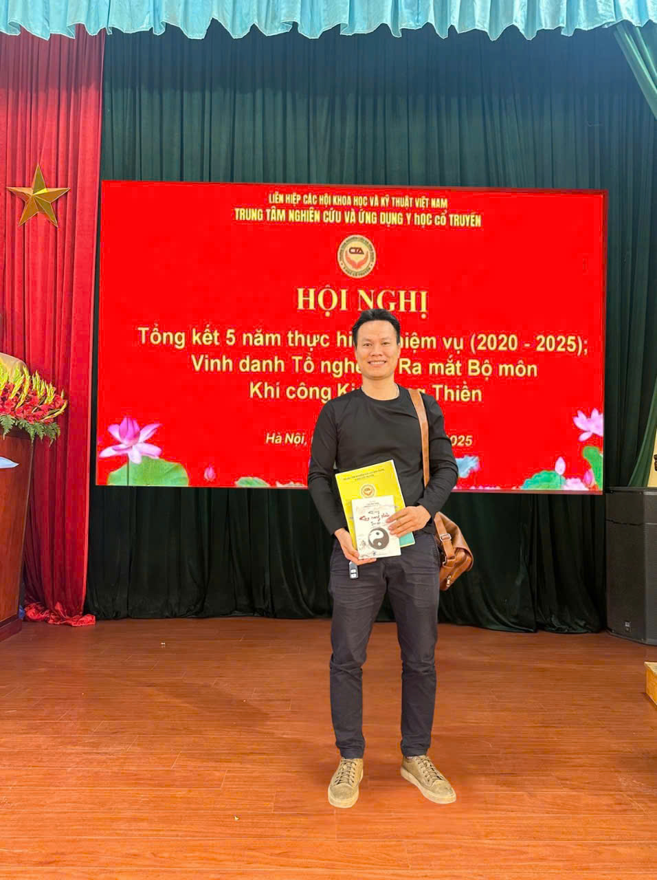 Thầy Doãn Văn Kiên tại Hội nghị Y học Cổ truyền & Dưỡng sinh